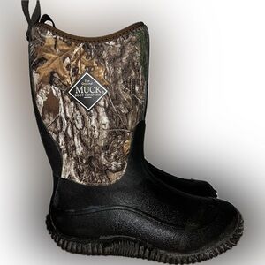 Boys size 2 Camo Original Muck Boots